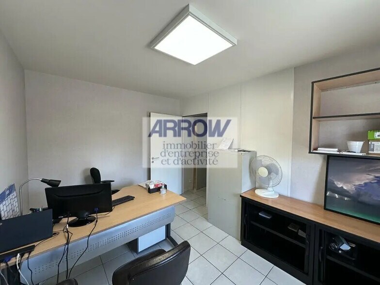 Office in Nantes for lease - Building Photo - Image 2 of 4