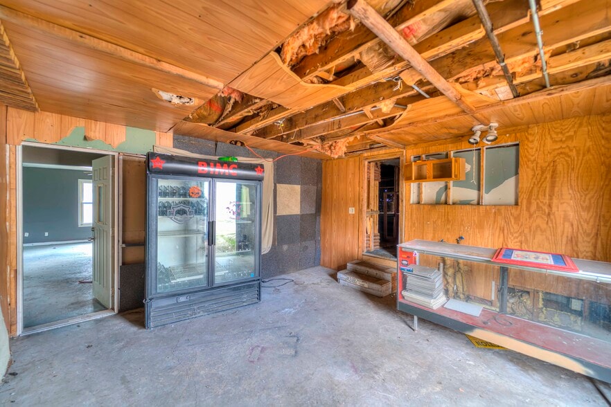 1011 Lansing Ave, Jackson, MI for sale - Building Photo - Image 2 of 10