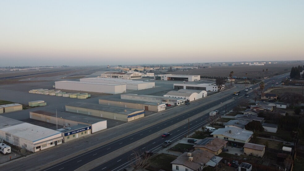 2103 Airport Dr, Bakersfield, CA for sale - Building Photo - Image 2 of 18