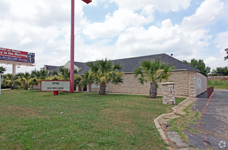 3094 N Stemmons Fwy, Dallas, TX for lease - Primary Photo - Image 1 of 5