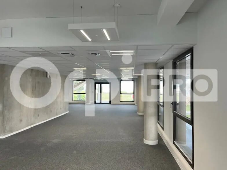 Office in Périgny for lease - Interior Photo - Image 2 of 3