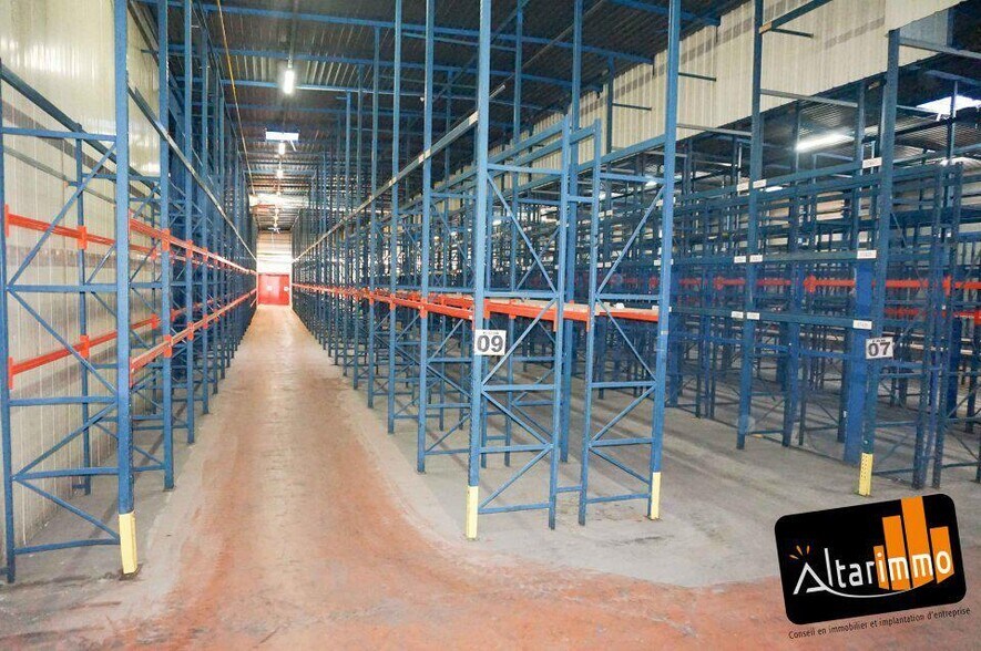 Flex in Lucé for lease - Interior Photo - Image 2 of 6