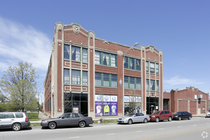 2950 W Chicago Ave, Chicago, IL for lease - Building Photo - Image 1 of 32