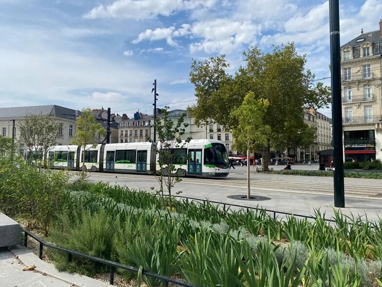 Retail in Nantes for lease - Building Photo - Image 2 of 8