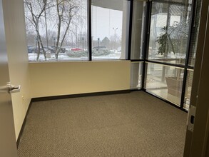 1275 Glenlivet Dr, Allentown, PA for lease Interior Photo- Image 2 of 4