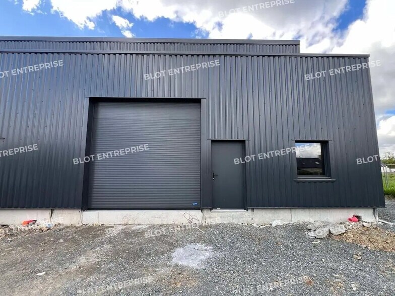 Flex in La Bouëxière for lease - Building Photo - Image 1 of 13