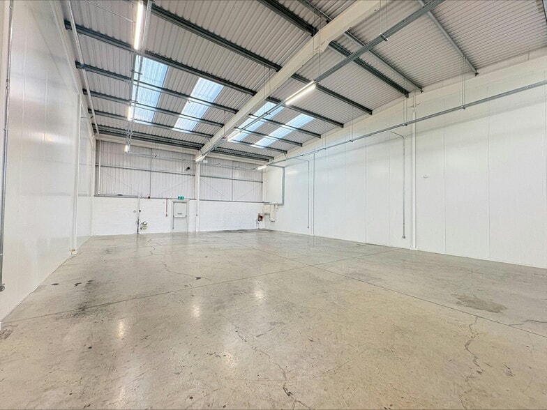 19A-19D Manasty Rd, Peterborough for lease - Building Photo - Image 2 of 10