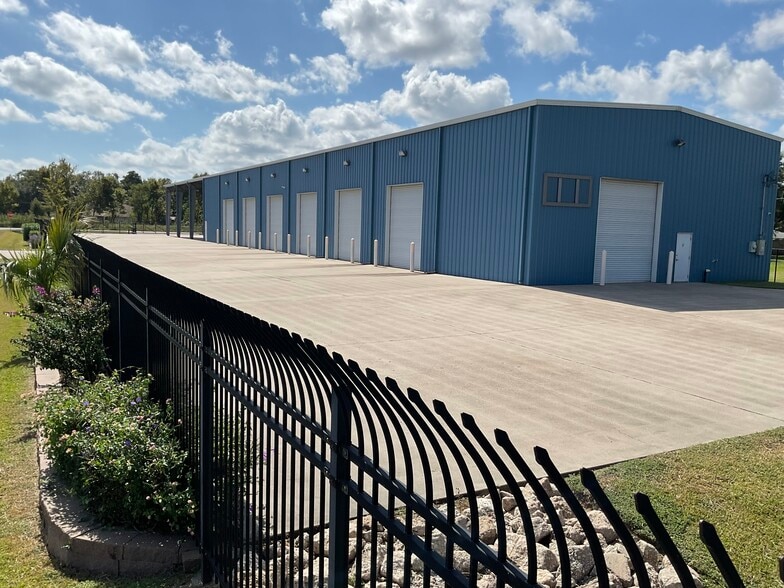 7511 Highway 6, Hitchcock, TX for sale - Building Photo - Image 1 of 3