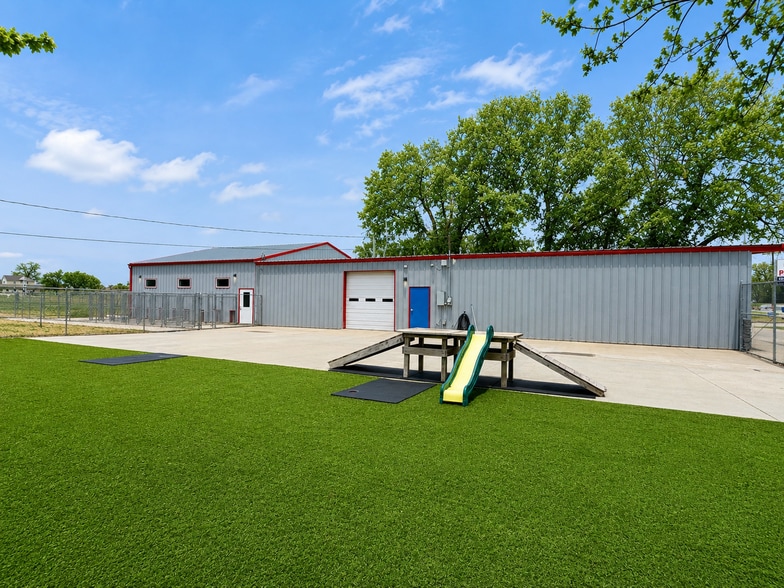 911 W 1st St, Mcpherson, KS for sale - Building Photo - Image 3 of 31
