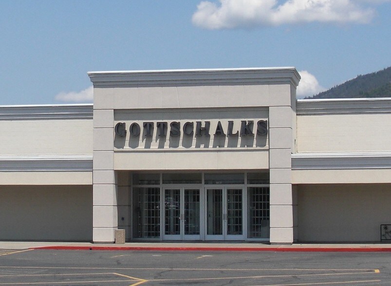 943-955 NE D St, Grants Pass, OR for sale - Primary Photo - Image 1 of 1