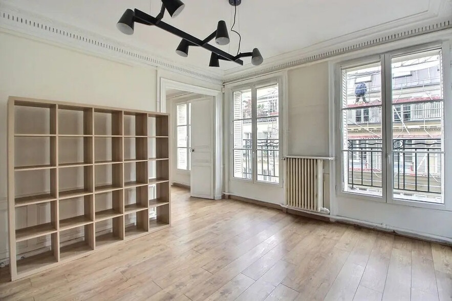 Office in Paris for lease - Interior Photo - Image 1 of 7