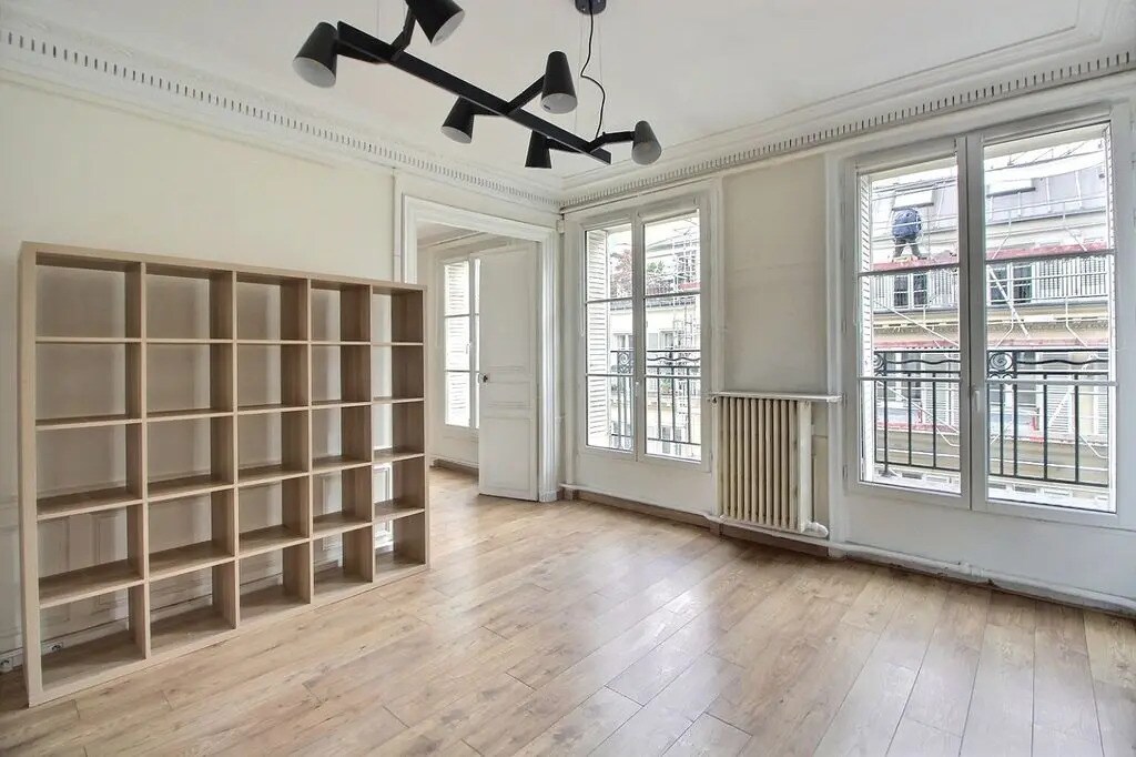 Office in Paris for lease Interior Photo- Image 1 of 8