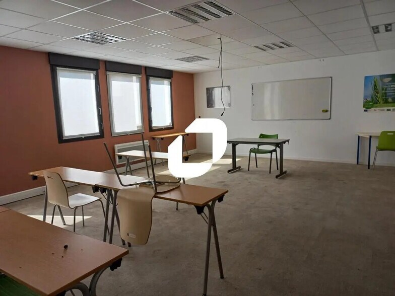 Office in VILLENEUVE-D'ASCQ for lease - Interior Photo - Image 3 of 13