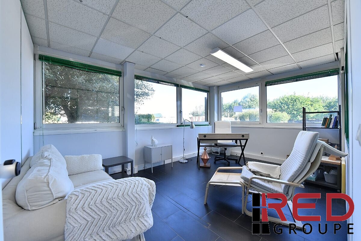 Office in Peynier for lease Interior Photo- Image 1 of 6