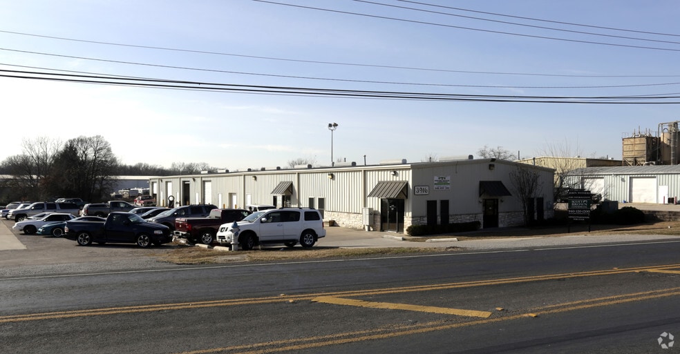 3916 E McKinney St, Denton, TX for lease - Building Photo - Image 2 of 10