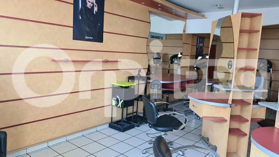 Retail in Montluçon for lease - Interior Photo - Image 2 of 8
