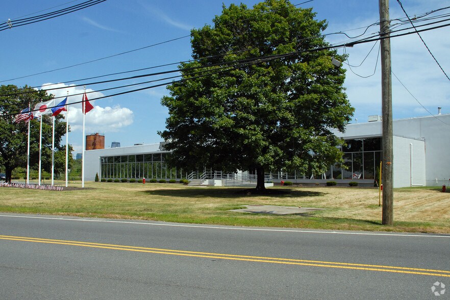 100 Burma Rd, Jersey City, NJ for lease - Building Photo - Image 1 of 11