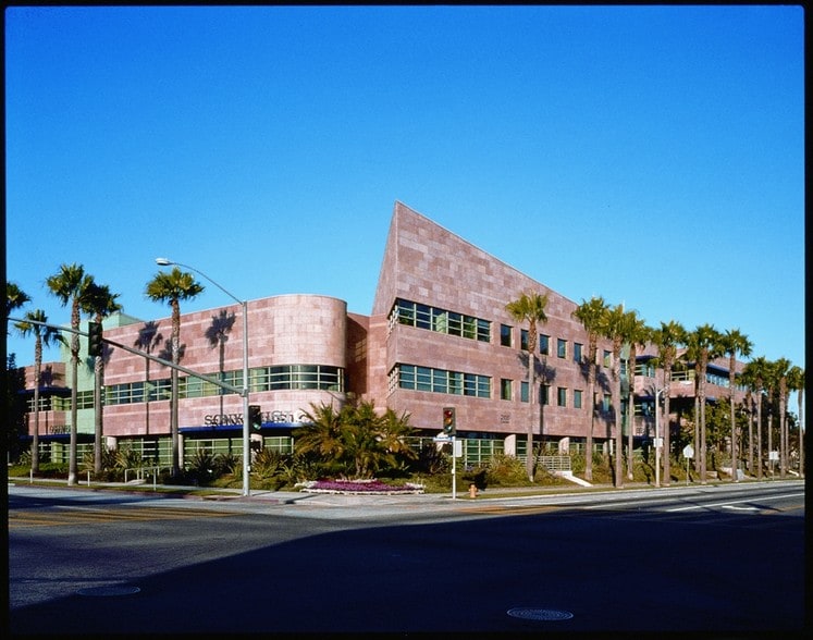 2100 Colorado Ave, Santa Monica, CA for lease - Building Photo - Image 3 of 13