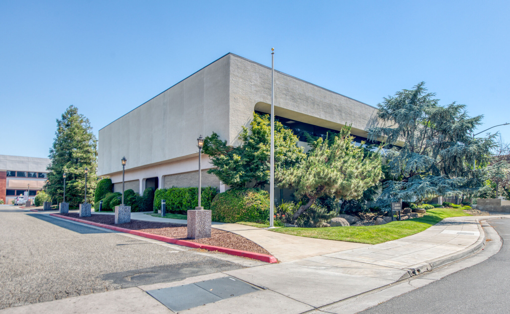 776 E Shaw Ave, Fresno, CA for lease Building Photo- Image 1 of 21