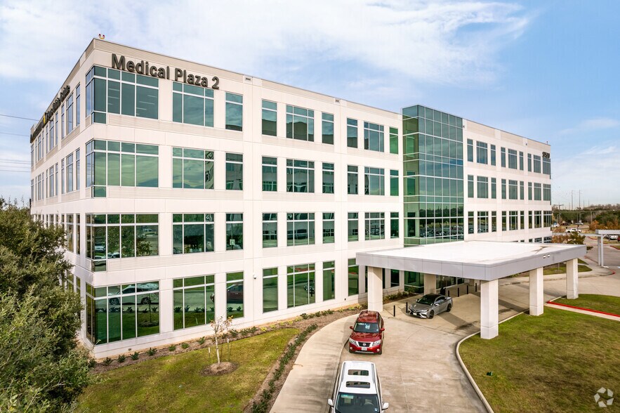 17520 W Grand Pkwy S, Sugar Land, TX for lease - Building Photo - Image 2 of 4