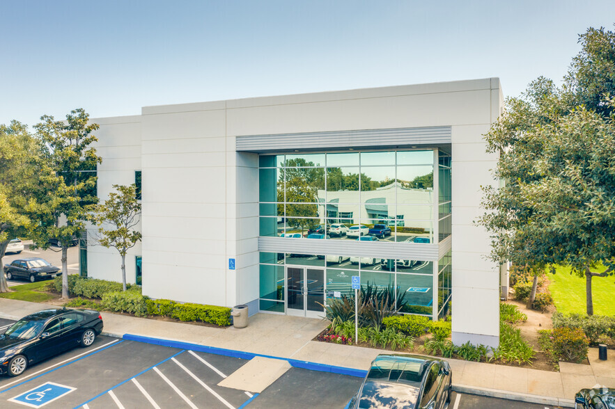 184 Technology Dr, Irvine, CA for lease - Primary Photo - Image 1 of 18