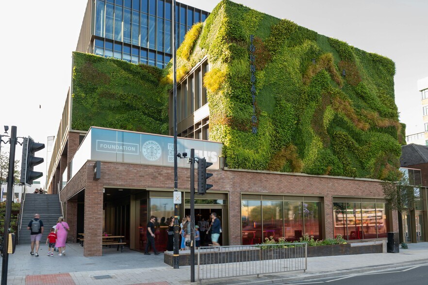 2 George St, Altrincham for lease - Building Photo - Image 1 of 22