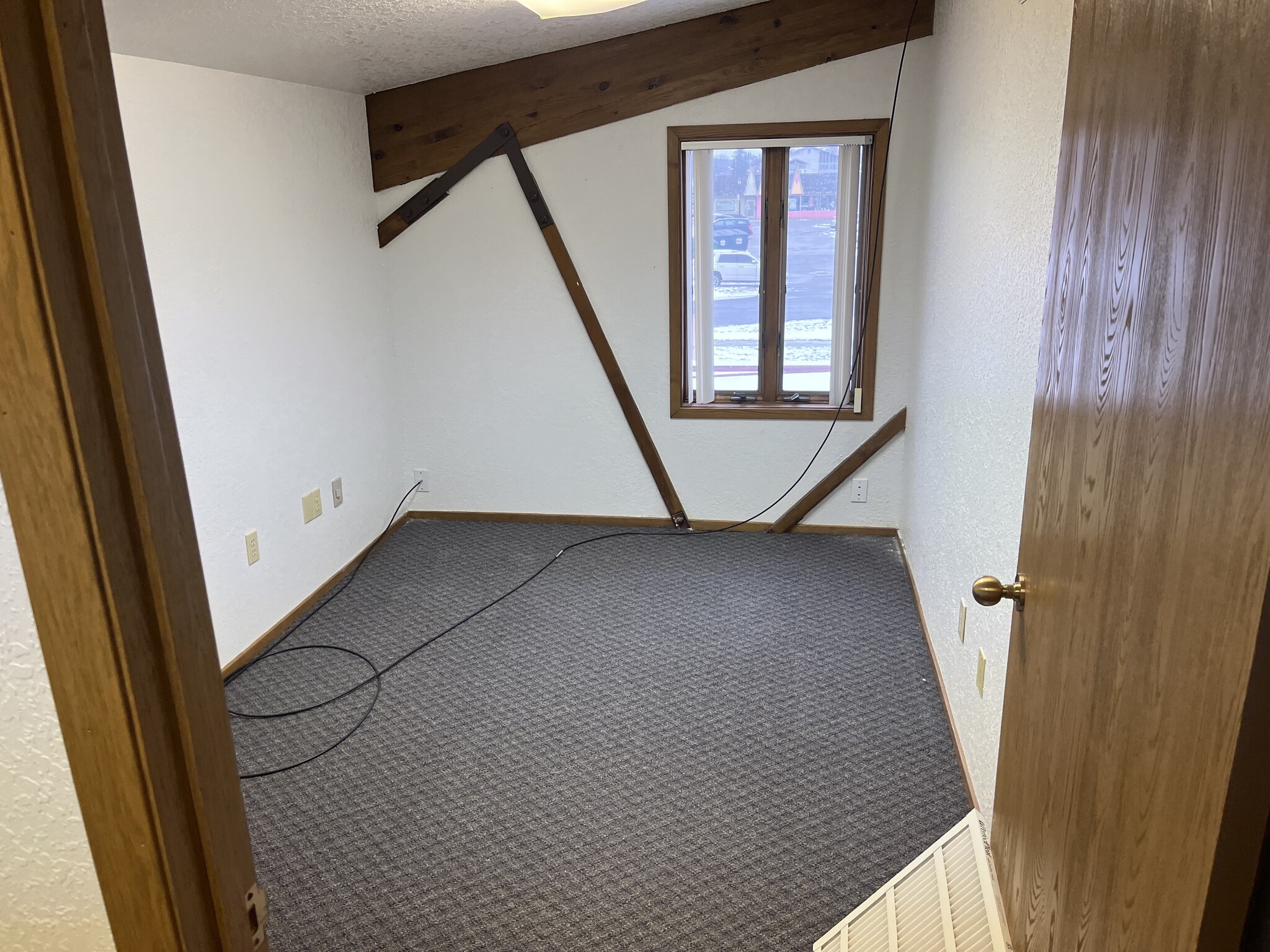 400 W Main St, Gaylord, MI for lease Interior Photo- Image 1 of 5