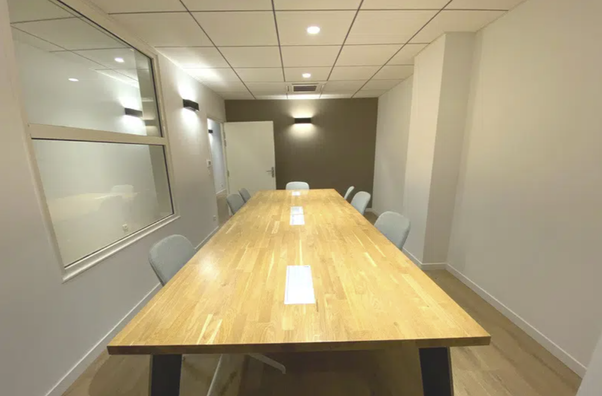 Office in Mauguio for lease Interior Photo- Image 1 of 3