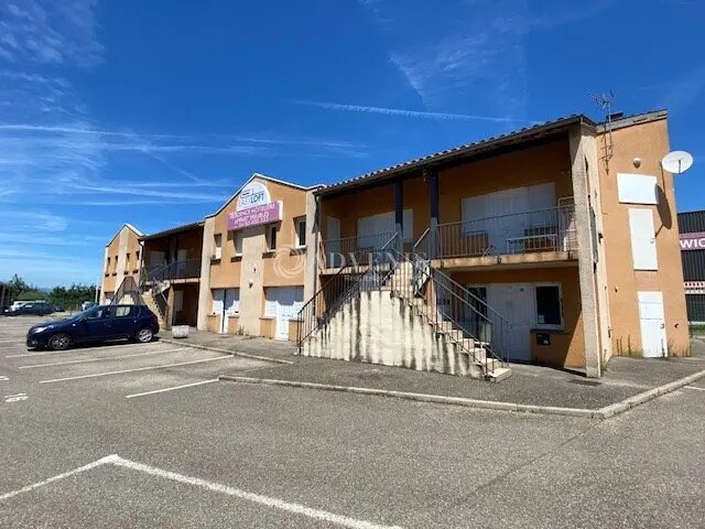 Flex in Chaponnay for sale - Building Photo - Image 2 of 4