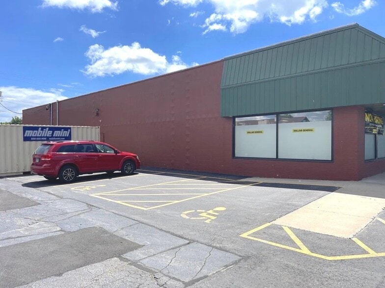 1126-1130 S Commercial St, Neenah, WI for lease - Building Photo - Image 3 of 3