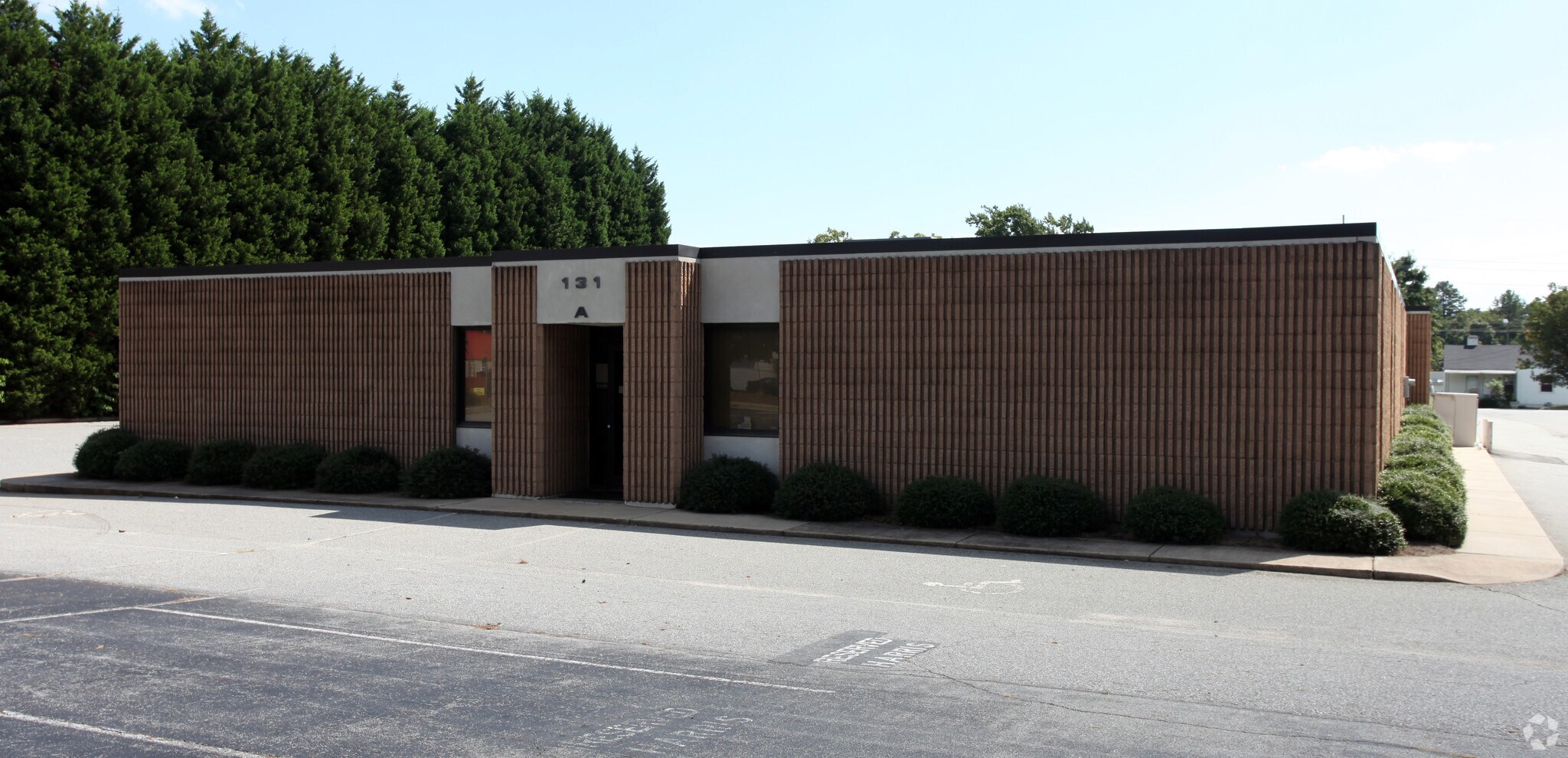 131 W Parris Ave, High Point, NC for sale Primary Photo- Image 1 of 1