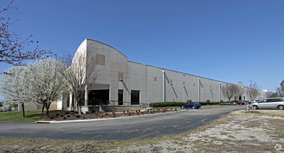 801-805 Liberty Way, Chester, VA for sale - Primary Photo - Image 1 of 1