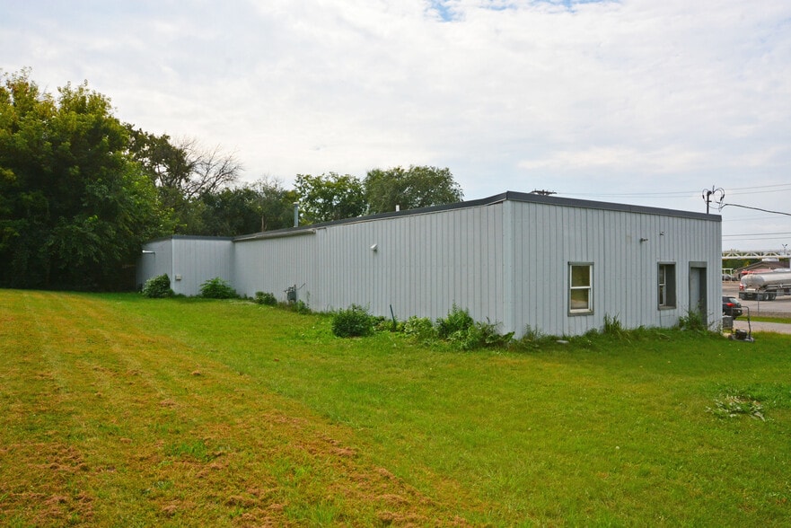 76 21st St, Newport, MN for lease - Building Photo - Image 2 of 11