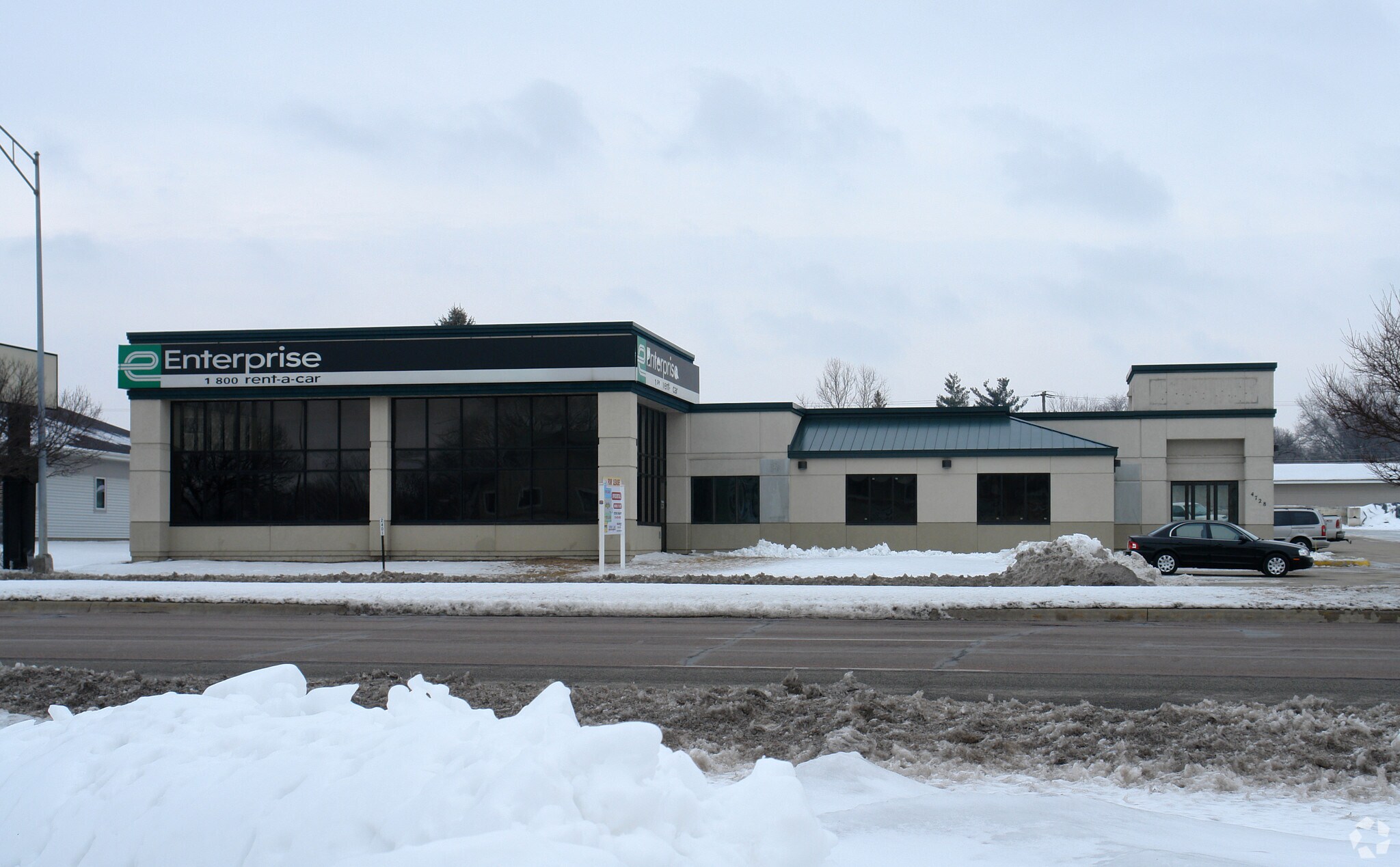 4728 University Ave, Cedar Falls, IA for sale Primary Photo- Image 1 of 1