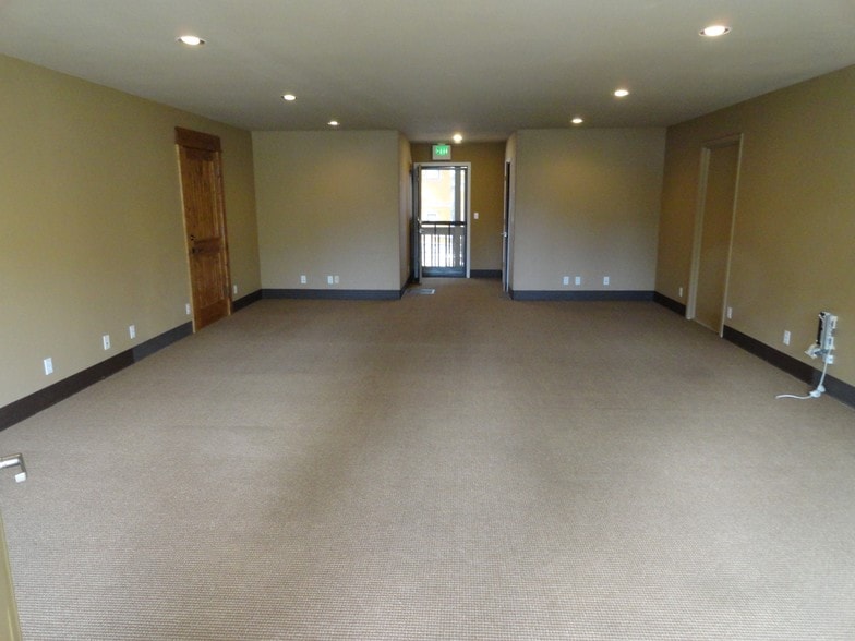 9705 State Route 267 St, Truckee, CA for lease - Interior Photo - Image 3 of 11