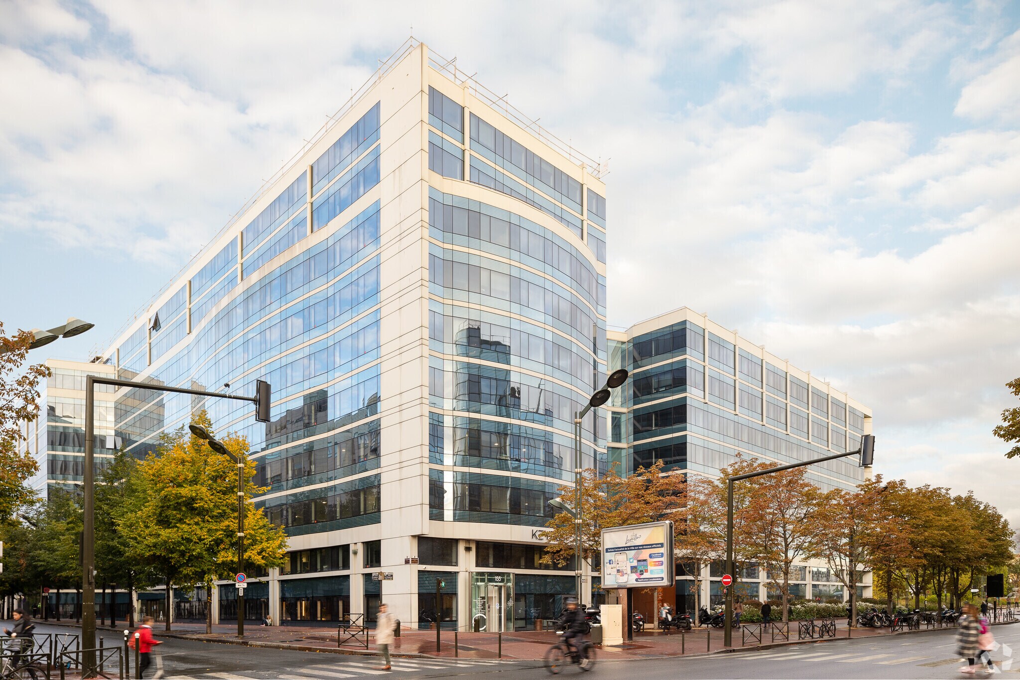 Office in Levallois-Perret for lease Primary Photo- Image 1 of 9