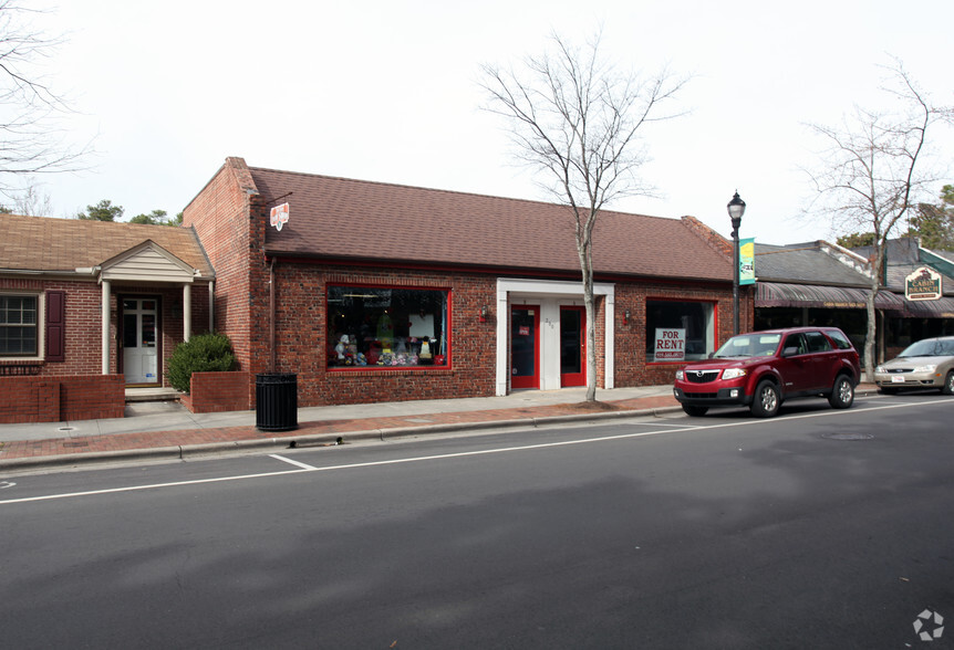 230 SW Broad St, Southern Pines, NC for lease - Building Photo - Image 2 of 3