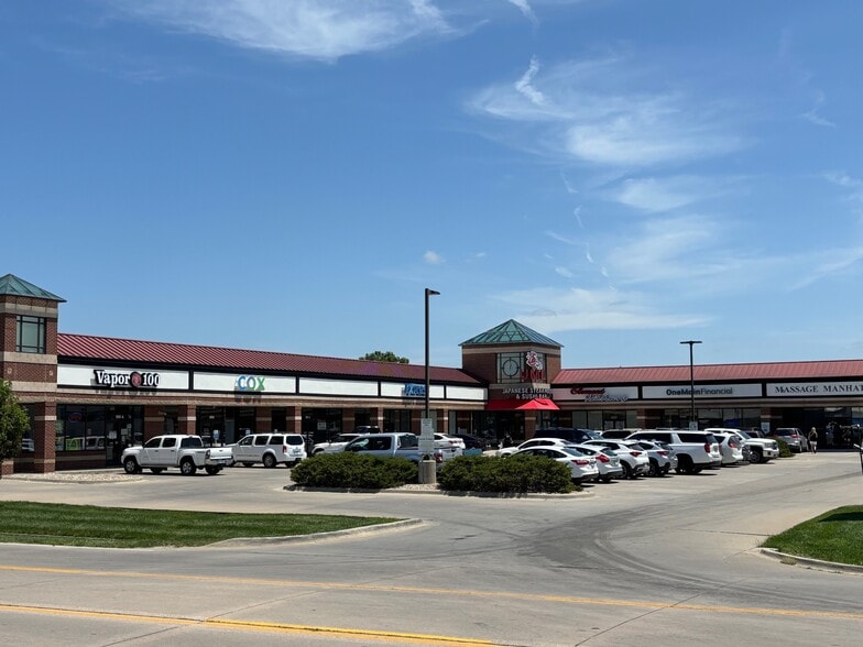 900 Hayes Dr, Manhattan, KS for lease - Building Photo - Image 1 of 15