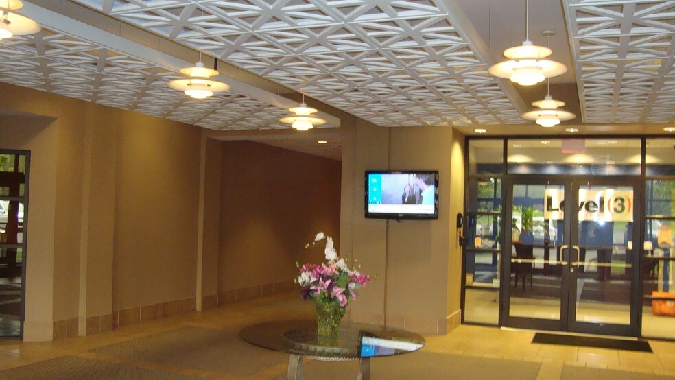 10 Airline Dr, Albany, NY for sale - Building Photo - Image 1 of 1