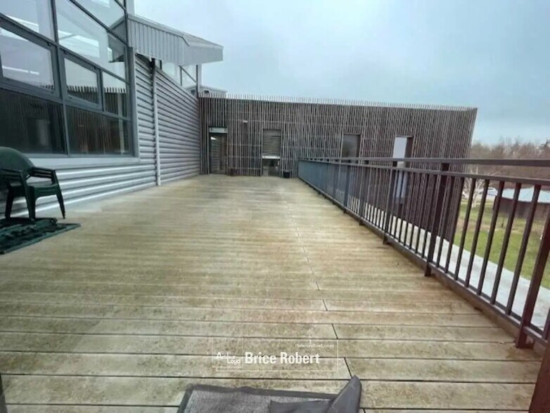 Office in Saint-Priest for sale - Building Photo - Image 1 of 6