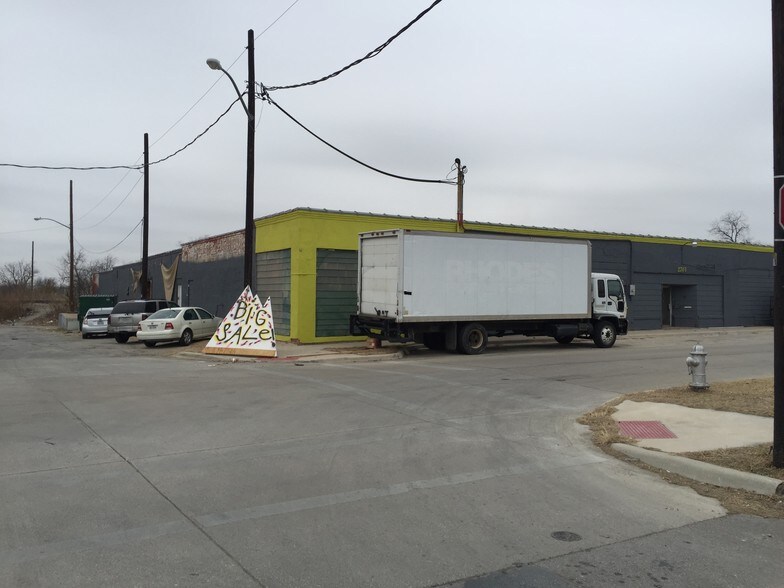 2740 St, Fort Worth, TX 76110