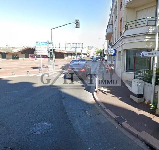 Retail in Nogent-sur-Marne for lease - Building Photo - Image 1 of 1