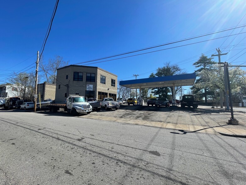 94 W Warwick Ave, West Warwick, RI for lease - Building Photo - Image 2 of 8