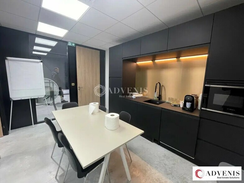 Flex in Mérignac for lease - Interior Photo - Image 3 of 10