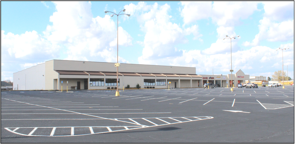 823-827 N Houston Rd, Warner Robins, GA for sale - Building Photo - Image 1 of 1