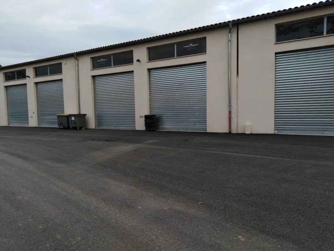 Flex in Montauroux for lease Building Photo- Image 1 of 3