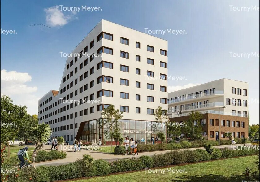 Office in Vannes for lease - Building Photo - Image 2 of 5