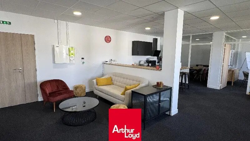 Location Bureaux 114 m² - Photo 1
