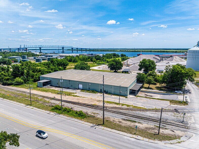 1002 E Montague Ave, North Charleston, SC for lease - Building Photo - Image 3 of 7