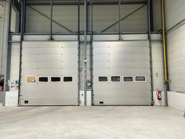 Office in Le Mesnil-Amelot for lease - Building Photo - Image 2 of 16